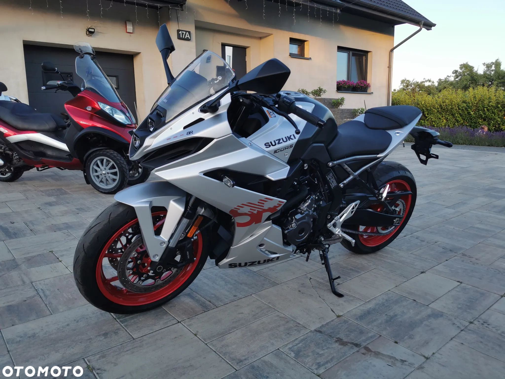 Suzuki GSX - 28