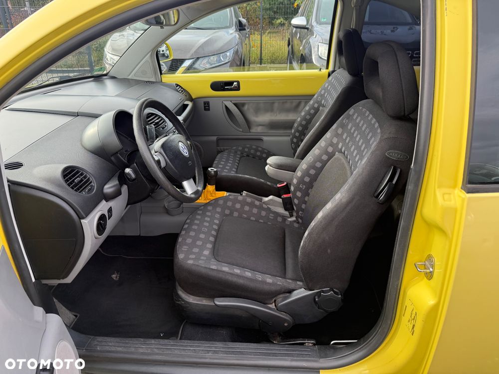 Volkswagen New Beetle - 14