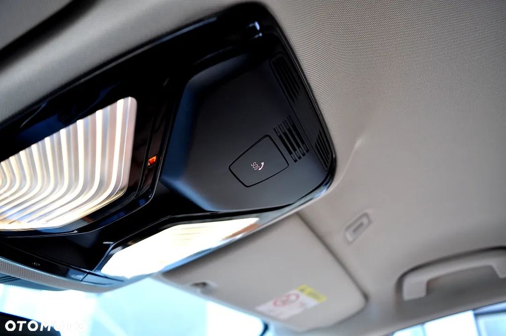 BMW Seria 5 520i - 32