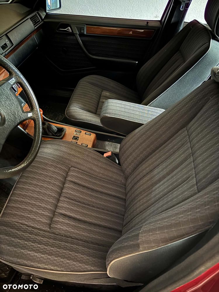 Mercedes-Benz W124 (1984-1993) - 11