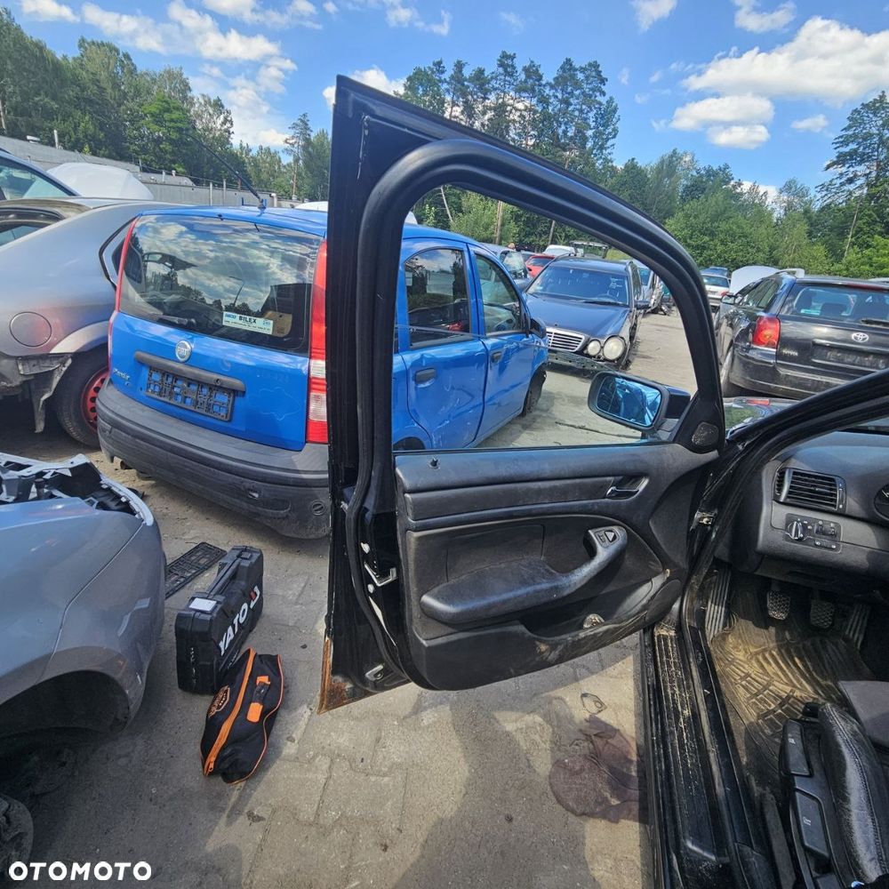 Drzwi / prawe lewe przód tył / BMW 320D (2002r) / E46 / kombi / kod lak: SCHWARZ 2 - 2