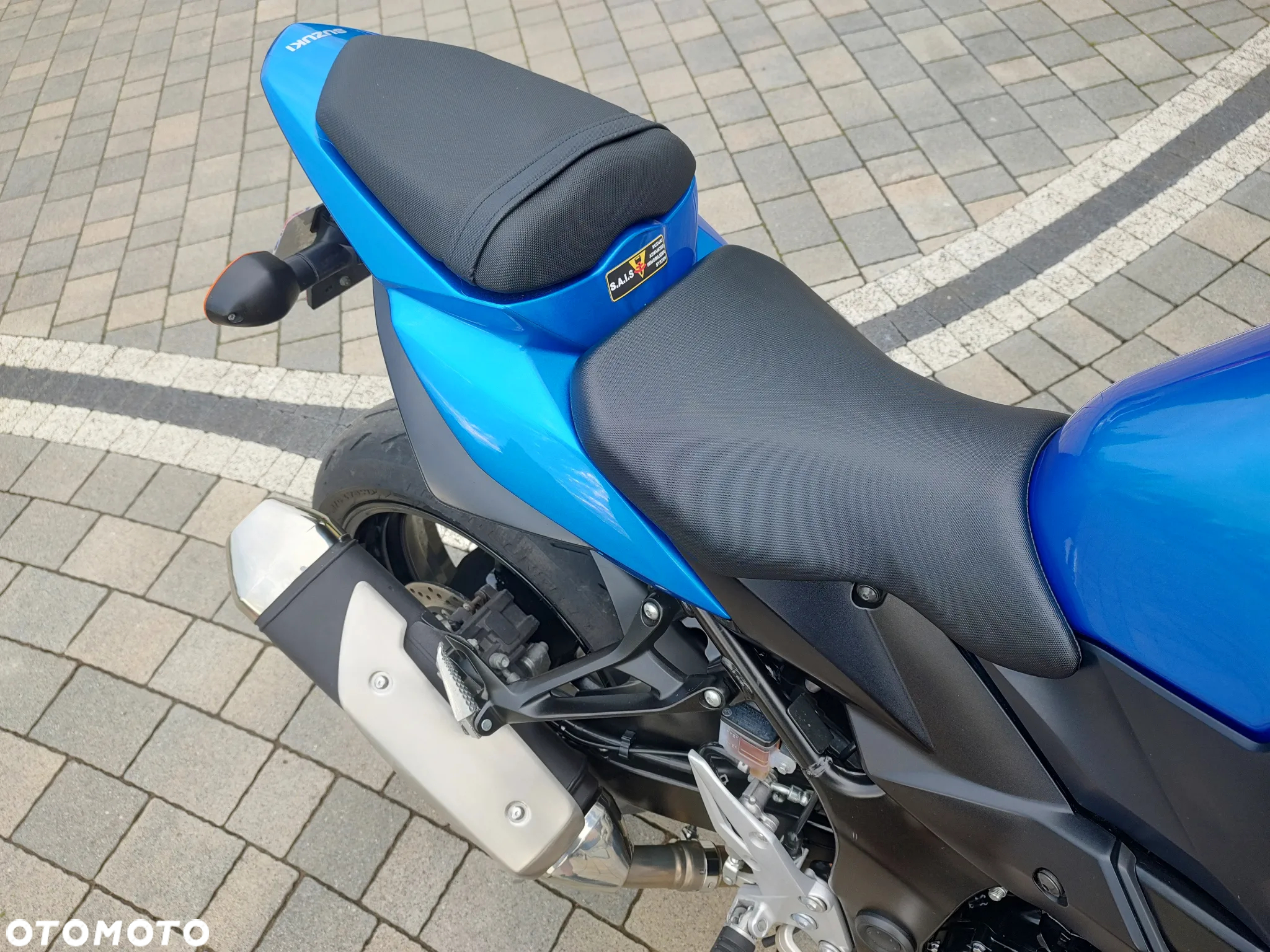Suzuki GSR - 9