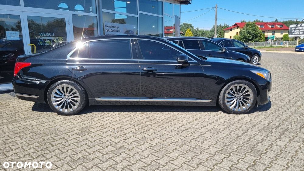 Hyundai Genesis - 2
