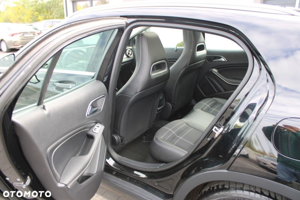 Mercedes-Benz GLA - 25