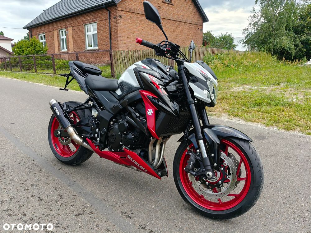 Suzuki GSX - 23
