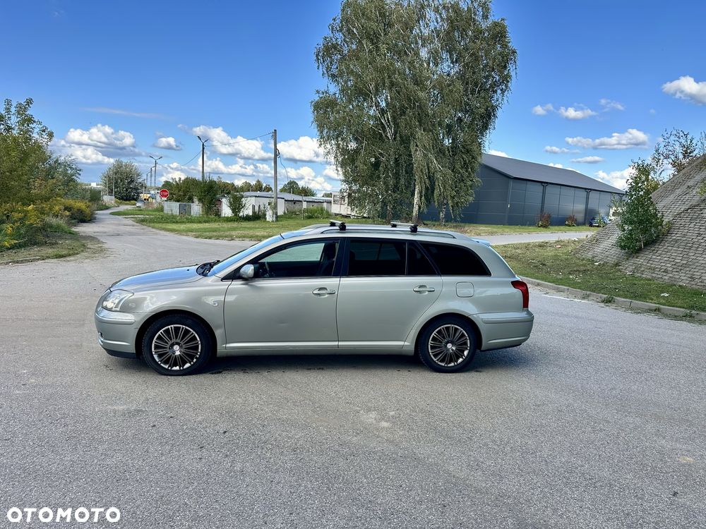 Toyota Avensis - 2