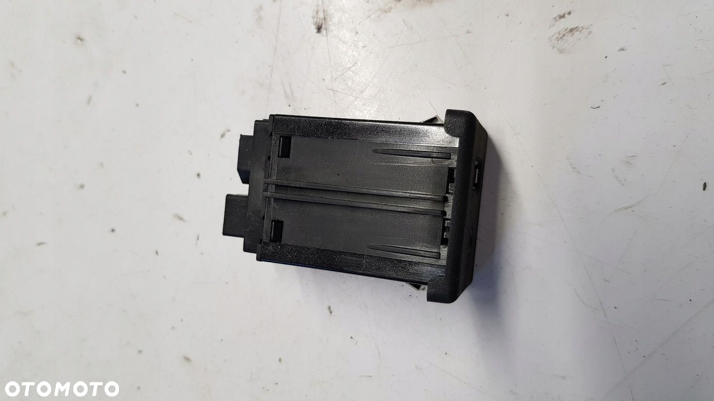 gniazdo Aux USB Opel Zafira C - 2