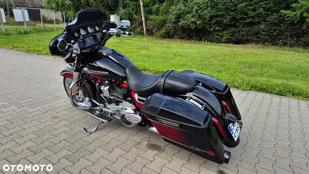 Harley-Davidson CVO Street Glide - 6