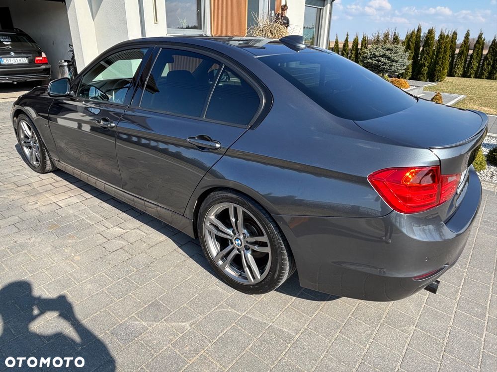 BMW Seria 3 318d Sport Line - 3