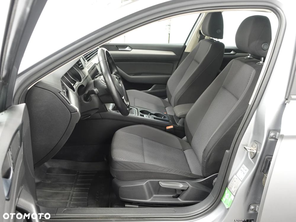 Volkswagen Passat - 19