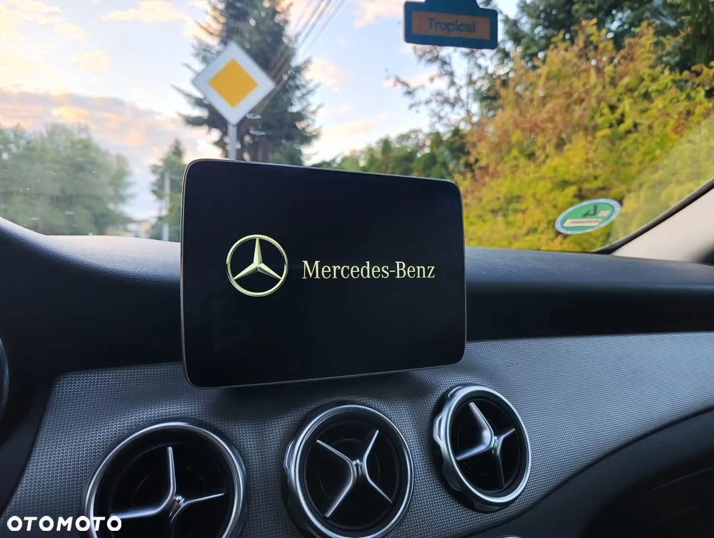 Mercedes-Benz GLA 200 Urban - 26