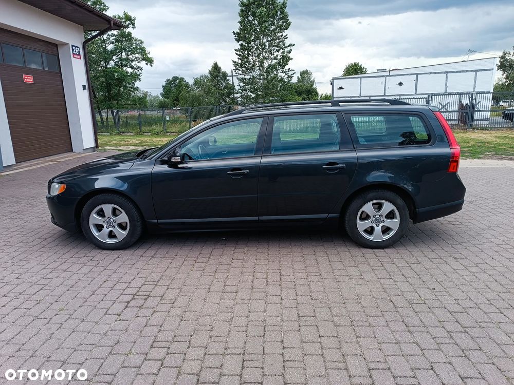 Volvo V70 2.4D Momentum - 3