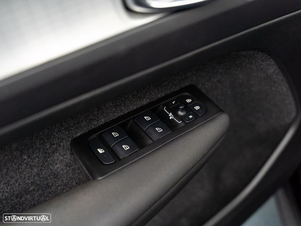 Volvo XC 40 1.5 T2 Momentum Plus Geartronic - 18