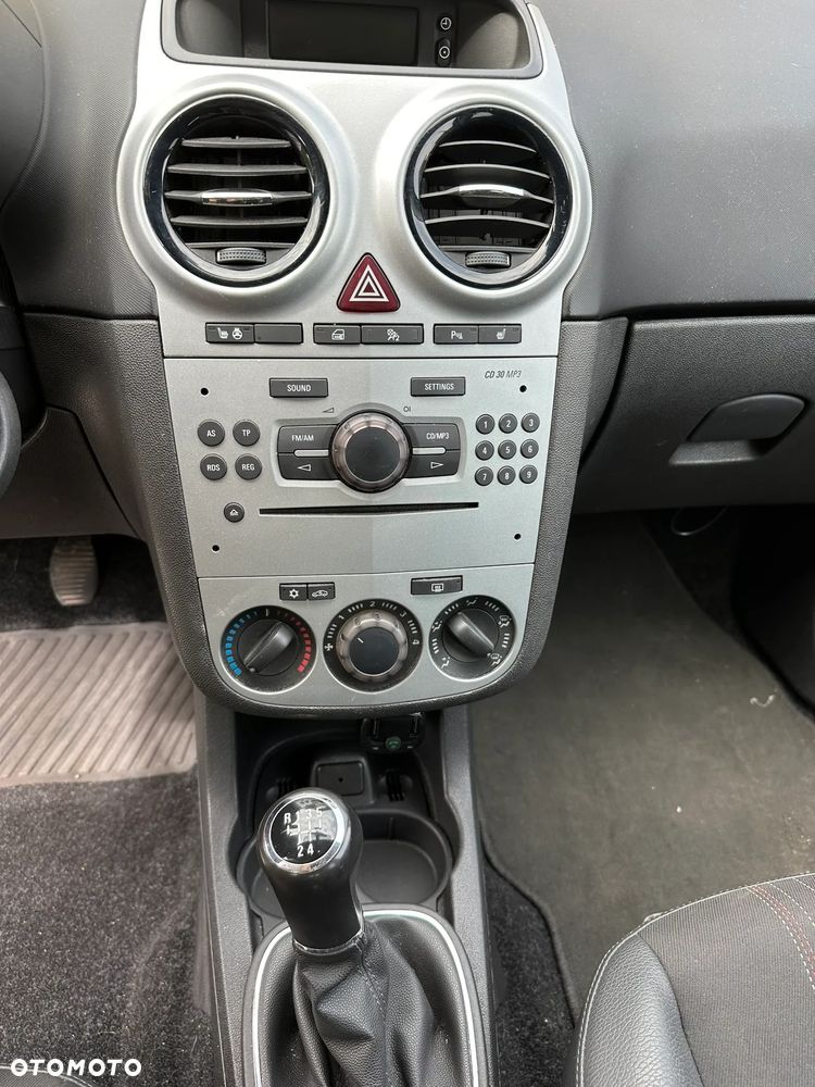 Opel Corsa 1.2 16V Cosmo - 12