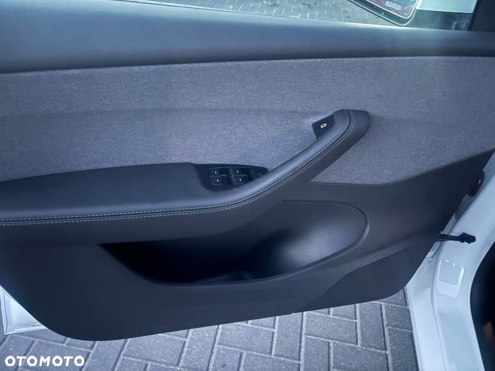 Tesla Model Y Standard - 17