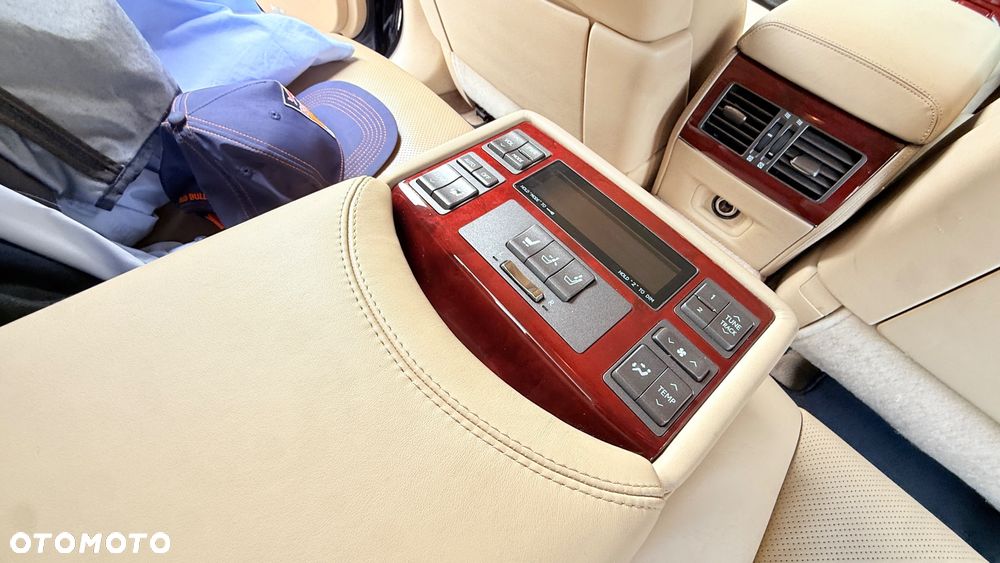 Lexus LS - 29