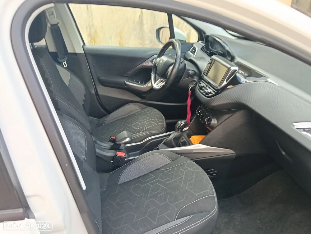 Peugeot 2008 1.6 BlueHDi Style - 33