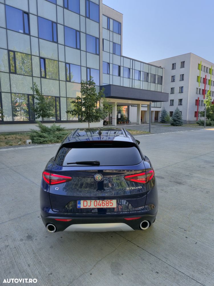 Alfa Romeo Stelvio 2.0 Turbo 16V AT8-Q4 Veloce Ti - 3
