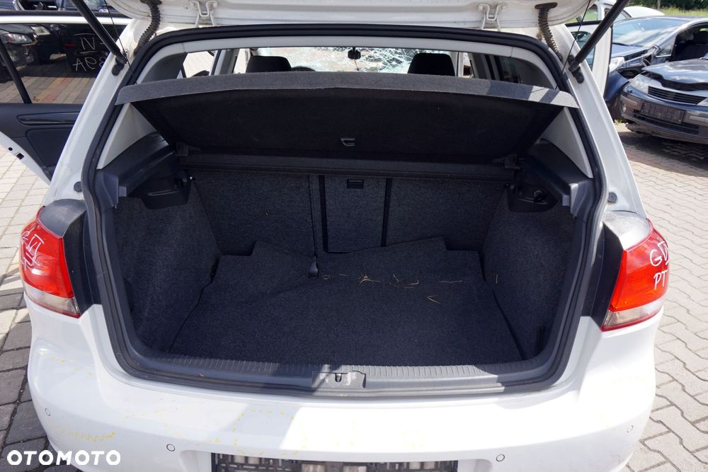 VOLKSWAGEN GOLF VI 5D HB 2011 LB9A 1.6 TDI CAYC 105KM LUB BIAŁY na części - 16