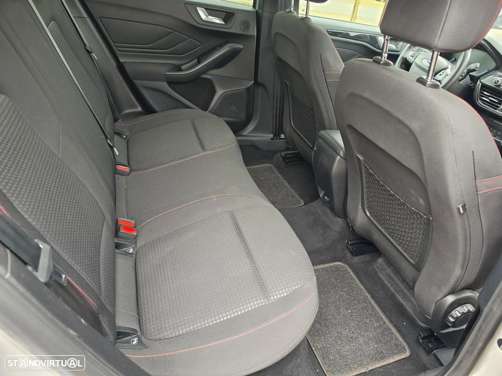 Ford Focus 1.0 EcoBoost MHEV ST-Line - 15