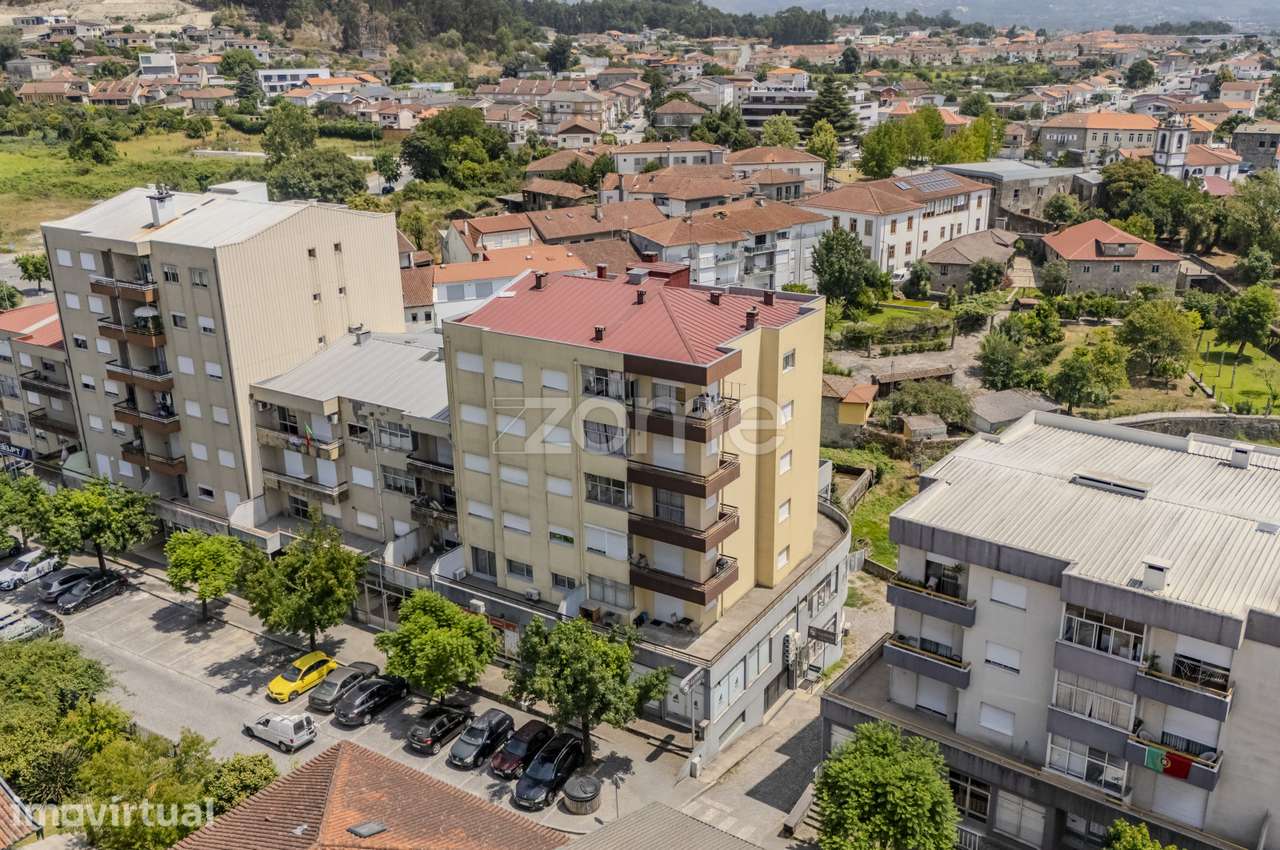 Apartamento T3 Remodelado com Terraço e Garagem - Amares - Grande imagem: 4/34