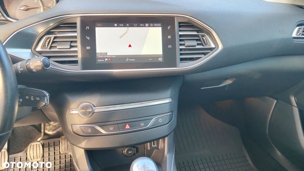 Peugeot 308 1.2 PureTech Allure S&S - 17