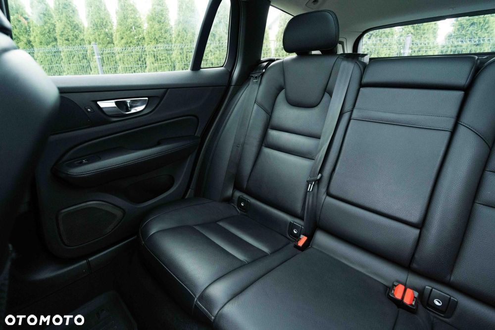 Volvo V60 Cross Country - 14