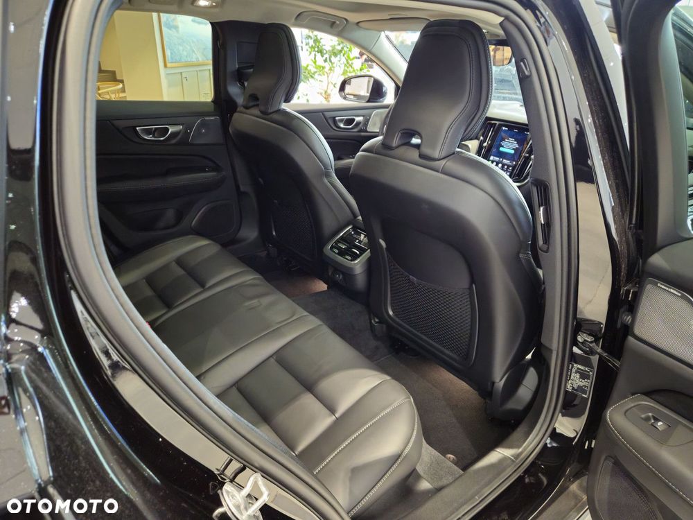 Volvo V60 Cross Country - 33