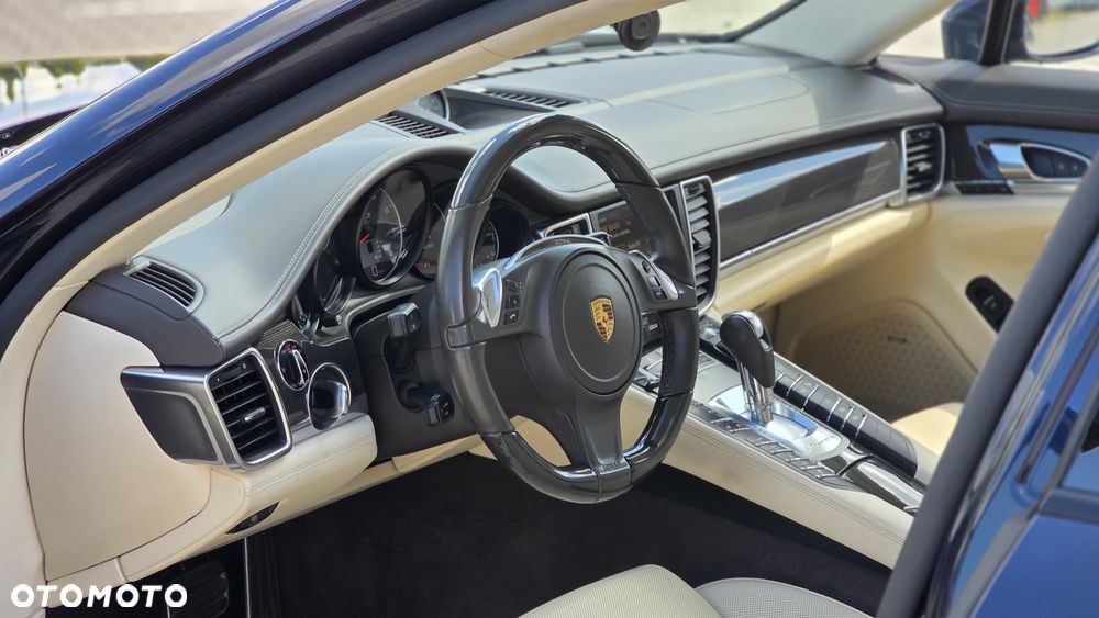Porsche Panamera - 18