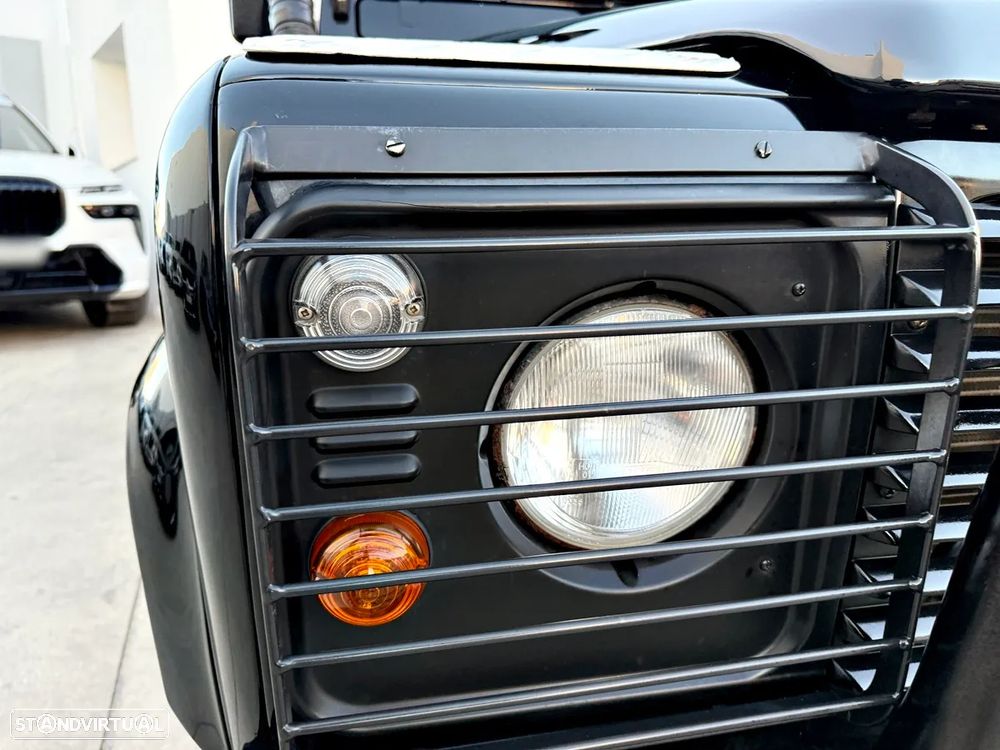 Land Rover Defender 90 2.5 Td5 Soft Top - 33