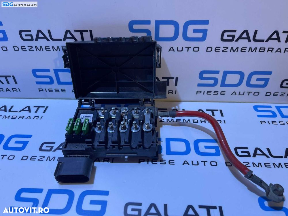 Panou Tablou Relee Sigurante Acumulator Baterie Volkswagen Golf 4 1998 - 2006 Cod 1J0937550AB - 1