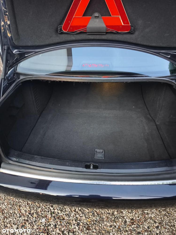 Audi A8 2.8 - 12