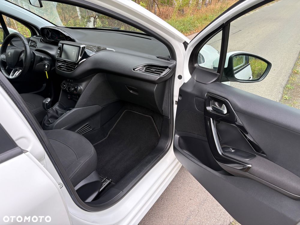 Peugeot 208 - 14