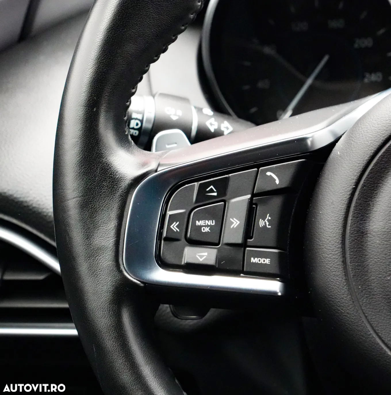 Jaguar XE 2.0 R-Sport - 28