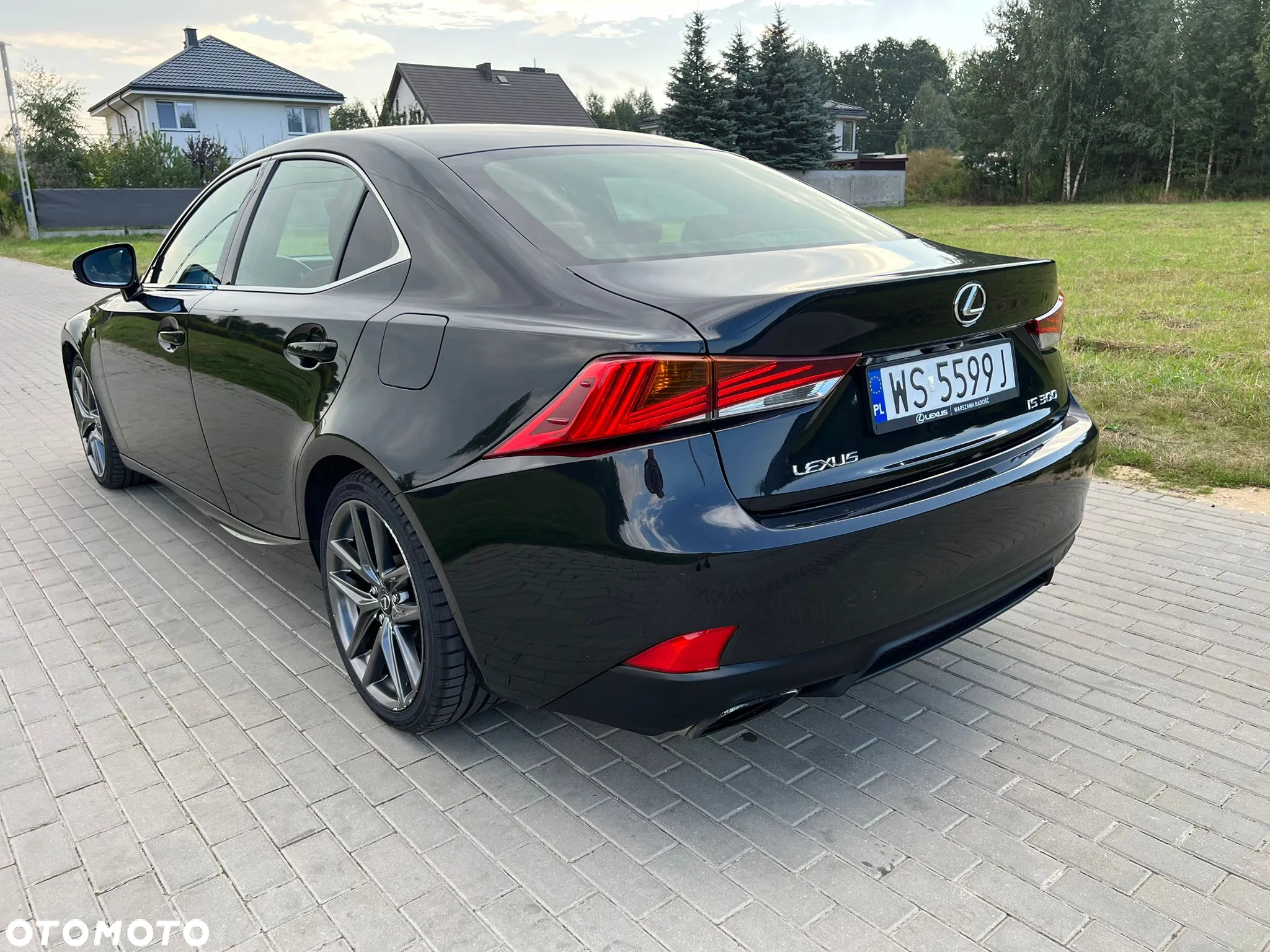 Lexus IS 200t / 300 F Sport - 3