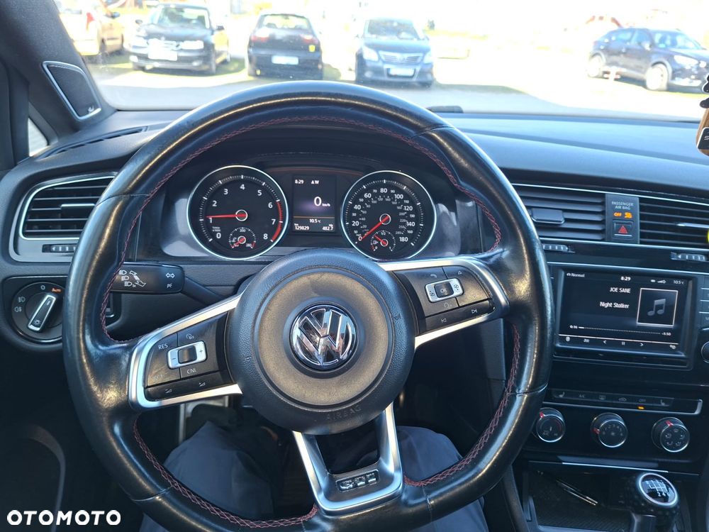 Volkswagen Golf - 17
