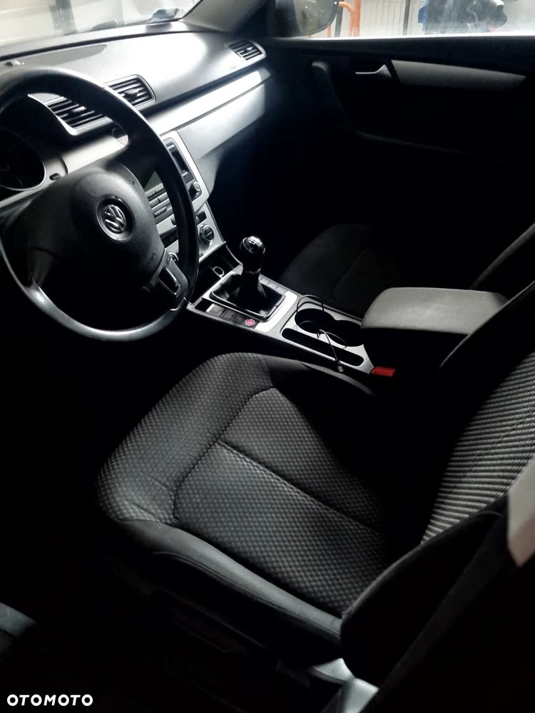 Volkswagen Passat - 10