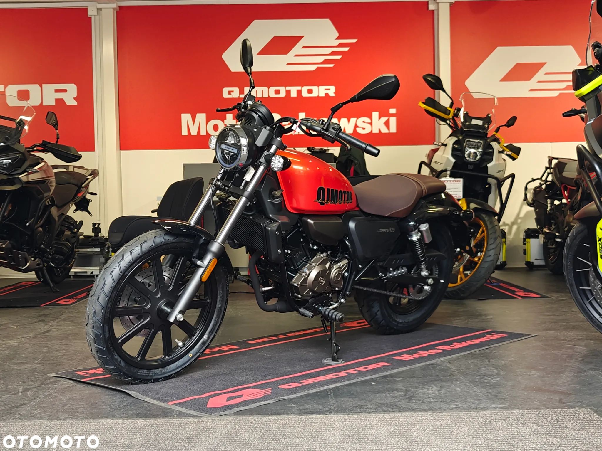 QJMOTOR SRV 125 - 1