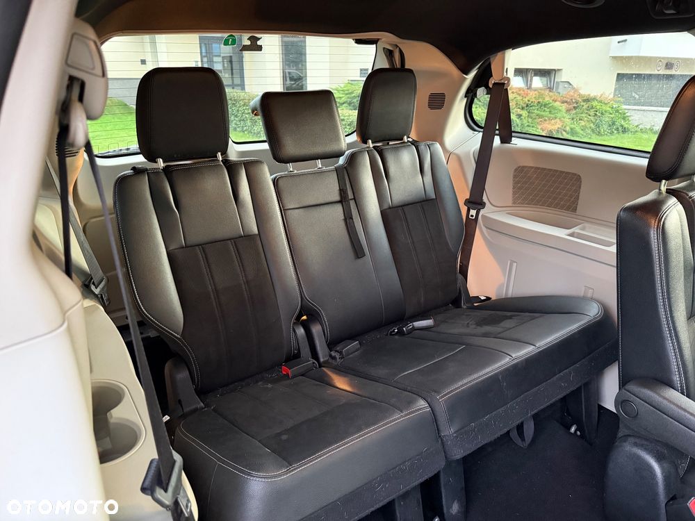 Dodge Grand Caravan - 13