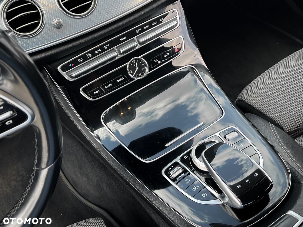 Mercedes-Benz Klasa E 200 d 9G-TRONIC - 30