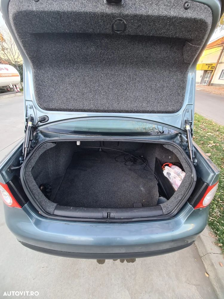 Volkswagen Jetta 1.9 TDI Trendline - 8