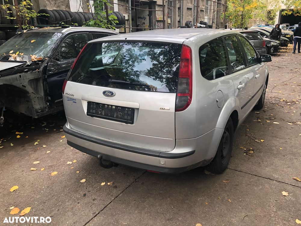 Dezmembrez Ford Focus II gri argintiu break 1.6 TDCI 2006 - 11