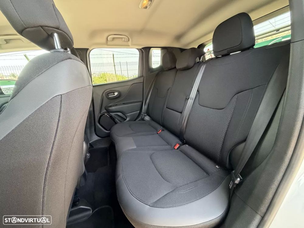 Jeep Renegade 1.3 T Night Eagle DCT - 15