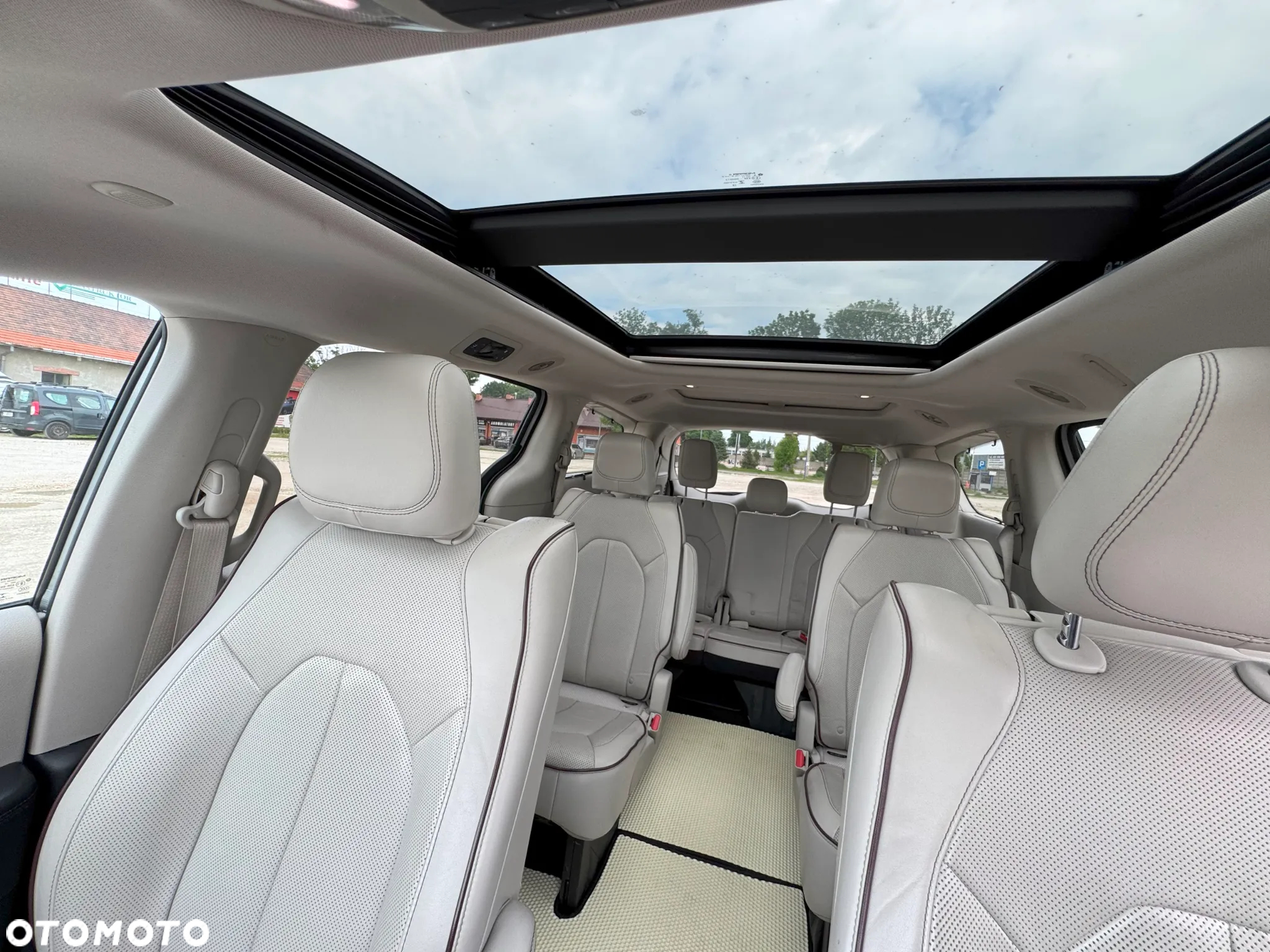 Chrysler Pacifica - 26