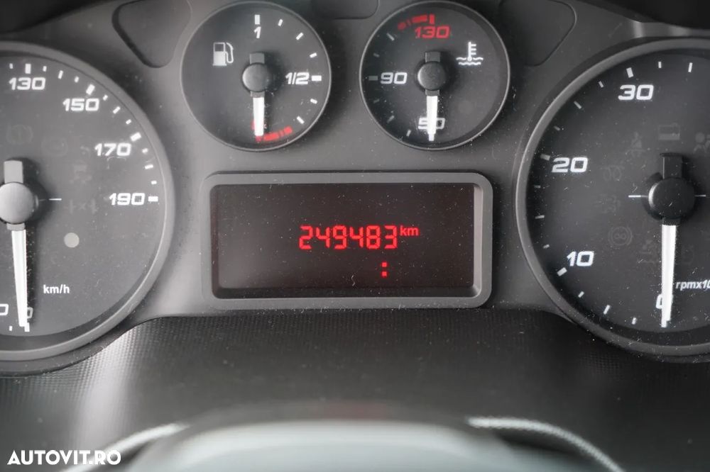 Iveco DAILY 35-140 / BASCULATOR / CU TRACȚIE MÂNĂ / DOUĂ TRACȚII / MANUAL / 6 LOCURI / - 36