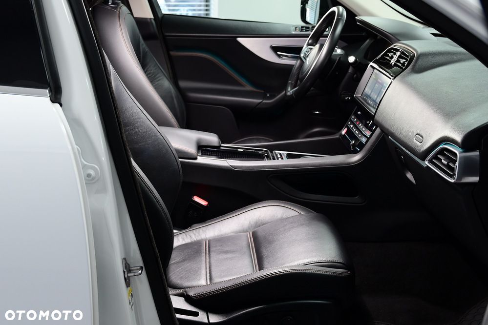 Jaguar F-Pace 2.0 i4D AWD R-Sport - 22