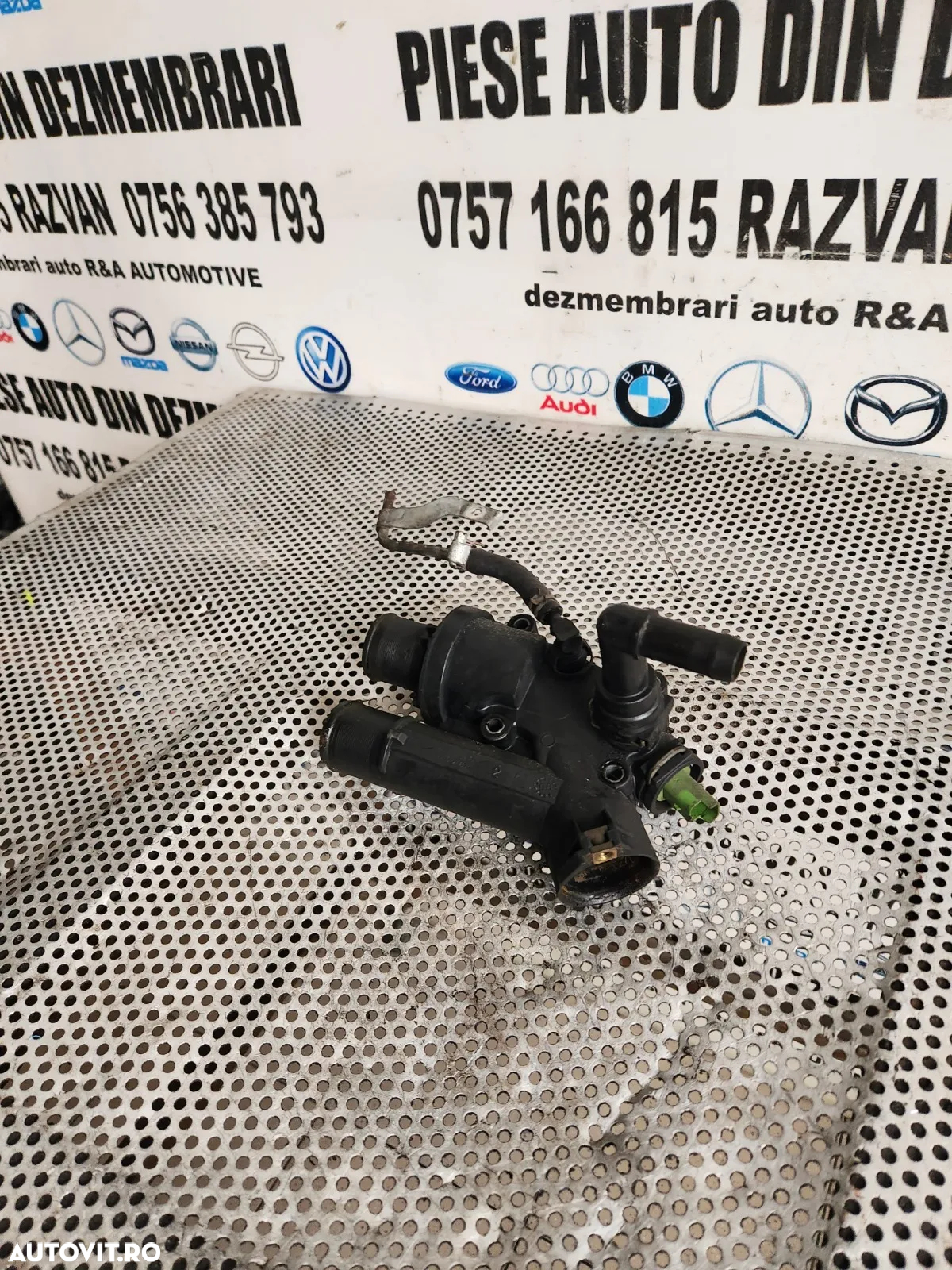 Corp Termostat Distribuitor Apa Citroen C5 C6 C8 C-Crosser Peugeot 4007 Mitsubishi Outlander Land R - 2
