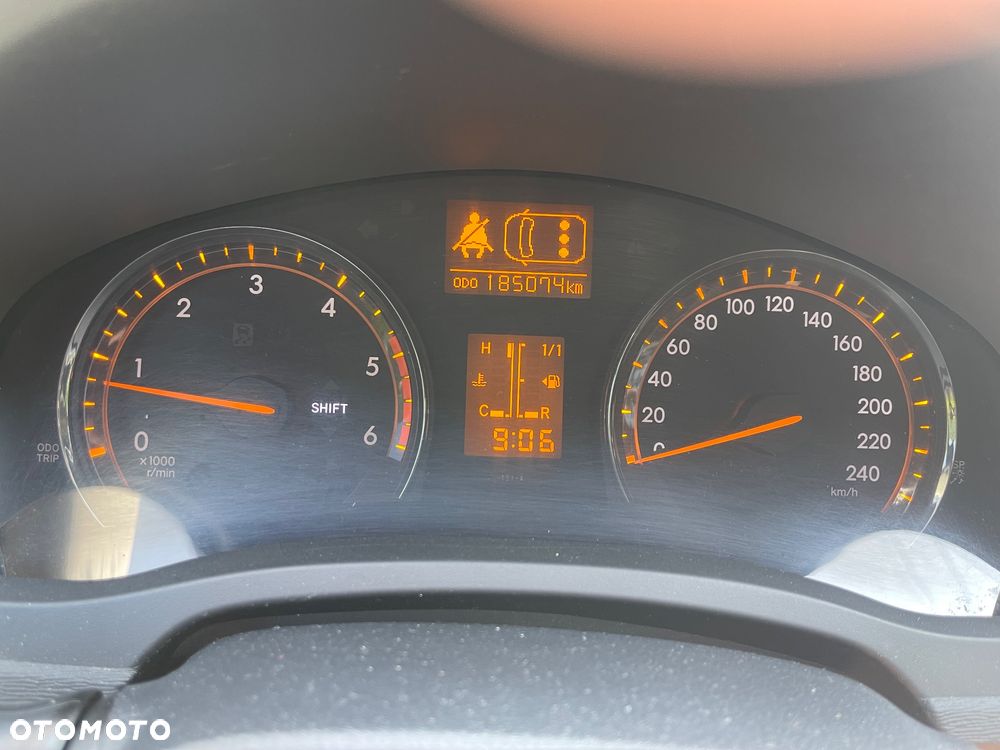Toyota Avensis 2.2 D-4D Sol Plus NAVI - 26