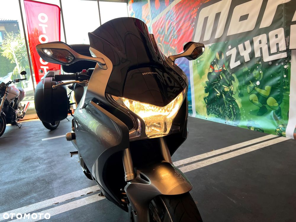 Honda VFR - 11