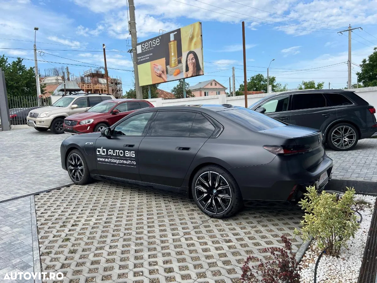 BMW M7 M760e xDrive - 12